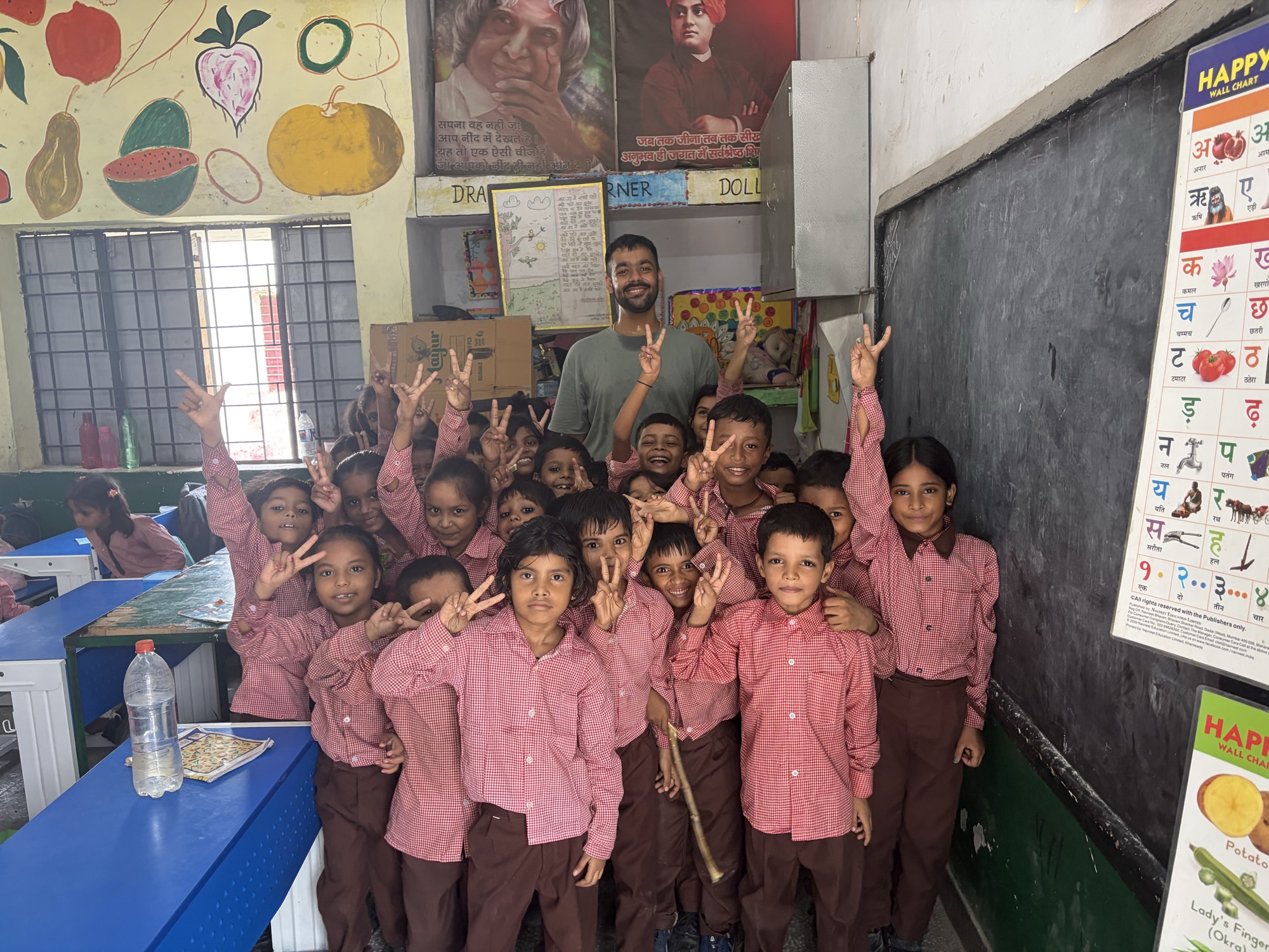 Shreyansh Jain volunteering with schoolchildren